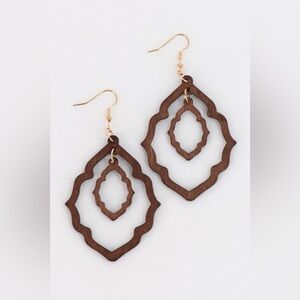 Boho laser cut wood earrings in brown‎